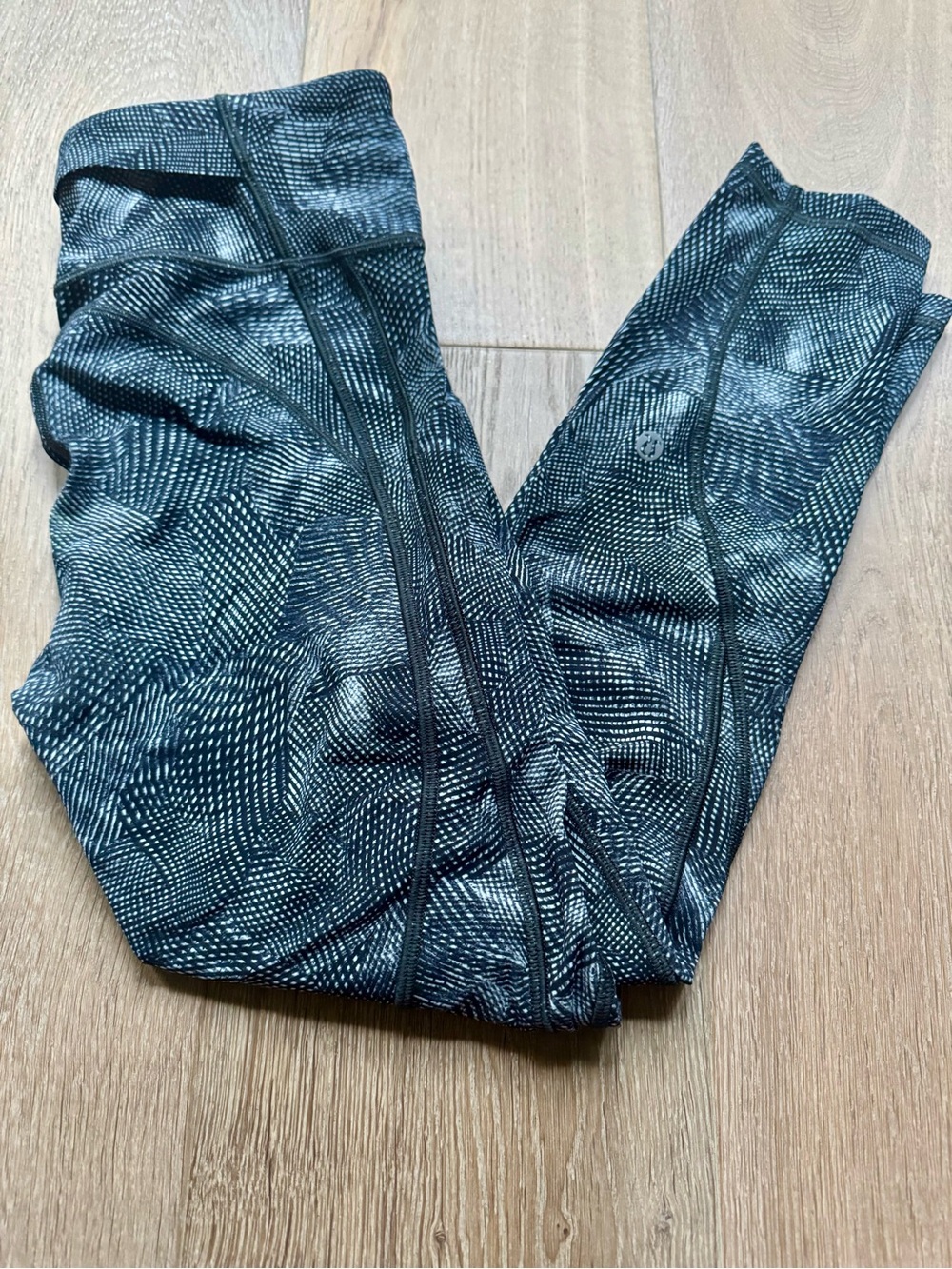 lululemon Time To Sweat Leggings in Velocity Mesh Island Mist Black 23’